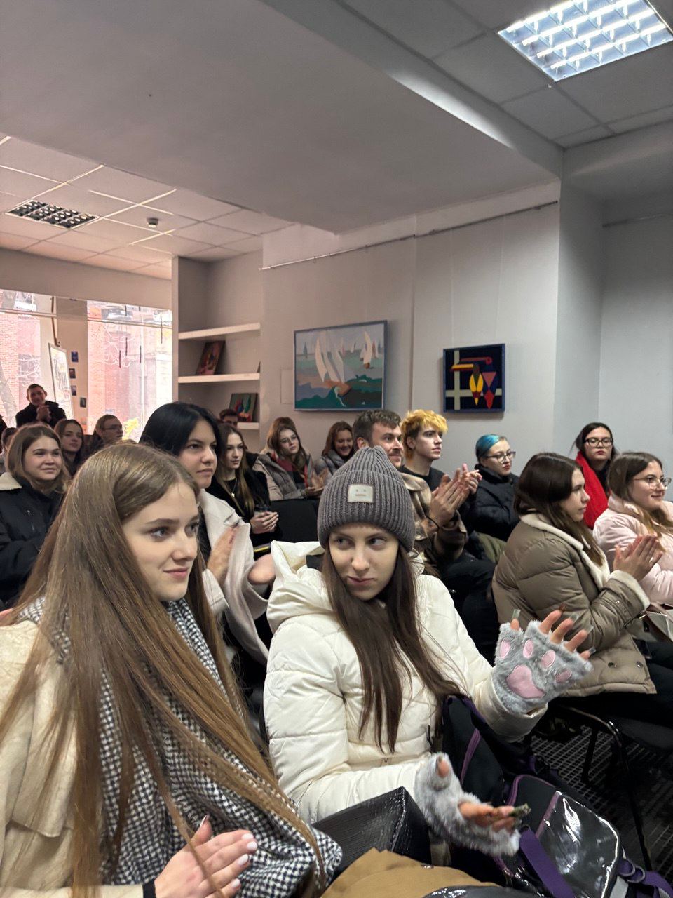 Studenty spetsialʹnosti Reklama ta zvyazky z hromadsʹkistyu Zhurnalistyka v ochikuvanni intervyu
