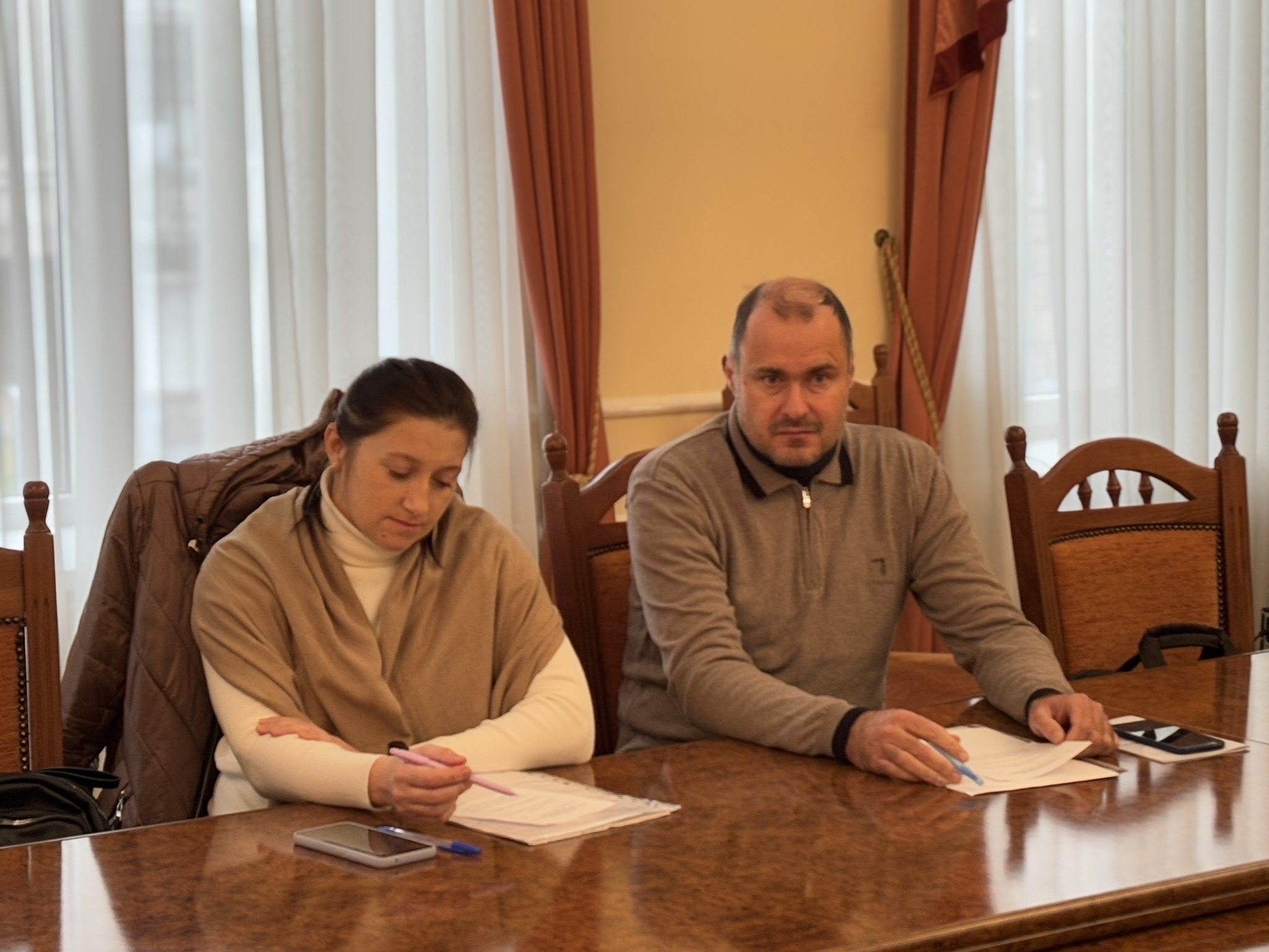 Dotsent Bohdan Matyushko ta vykladach Tetyana Lehkun na Vcheniy radi filosofsʹkoho