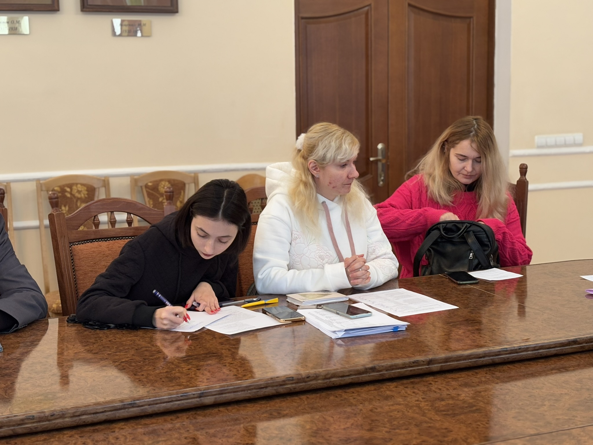 Dotsent Svitlana Protsʹka dotsent Kateryna Honcharenko na Vcheniy radi