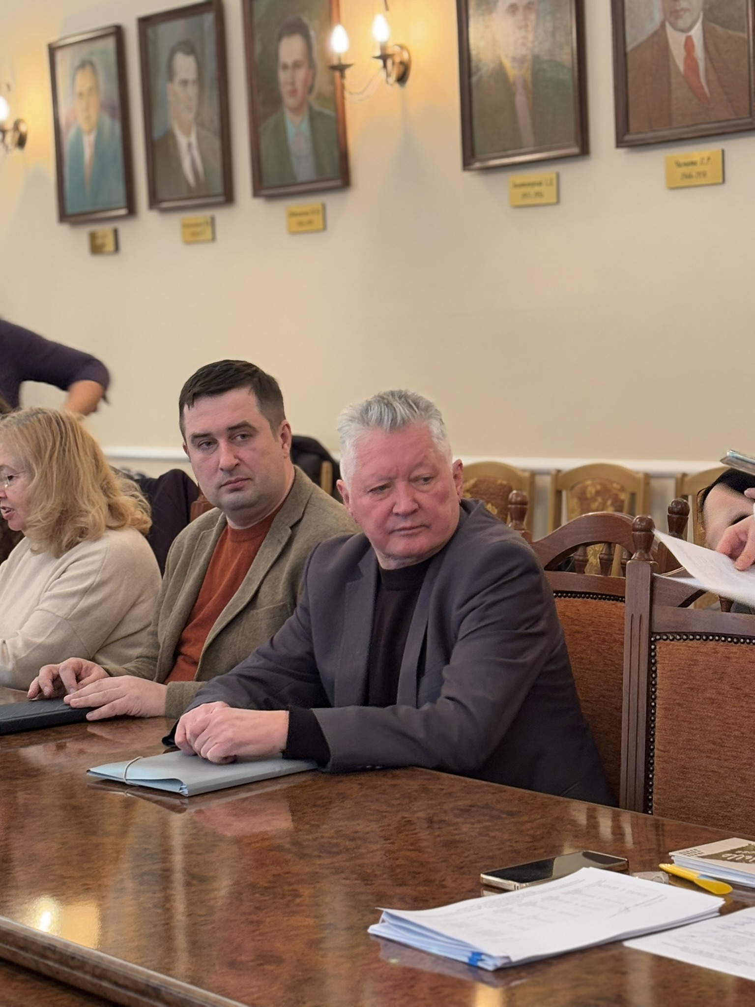 Profesor Viktor Vashkevych ta profesor Serhiy Terepyshchyy na Vcheniy radi