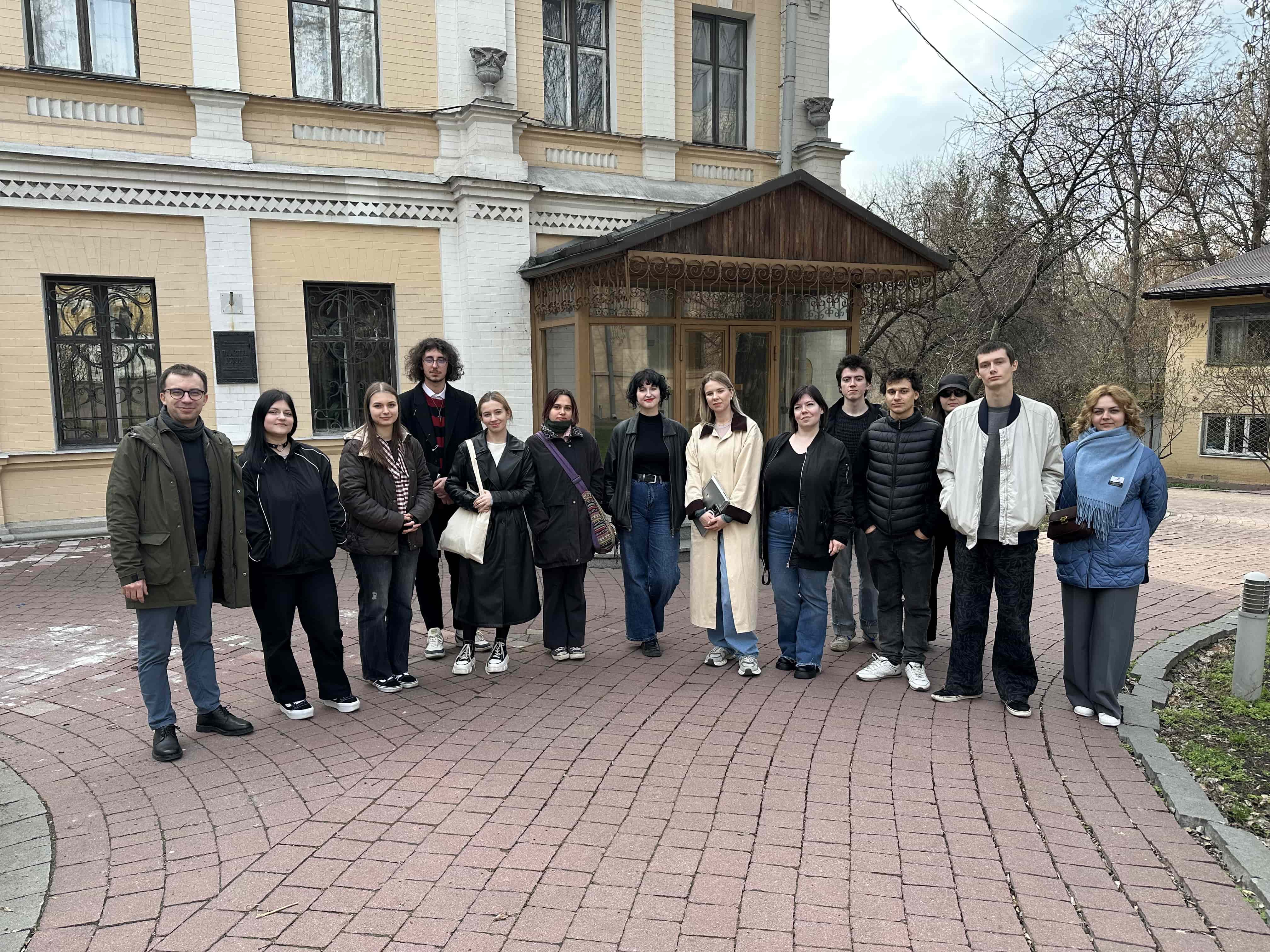 studenty kulturologii v muzei vydatnyh dijachiv ukrainskoi kultury min